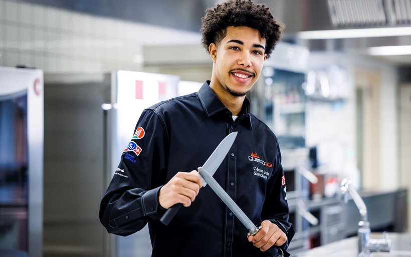 Lerndender in der Küche