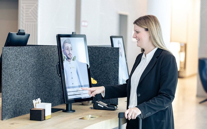 Ein Gast beim einchecken mit dem Avatar.