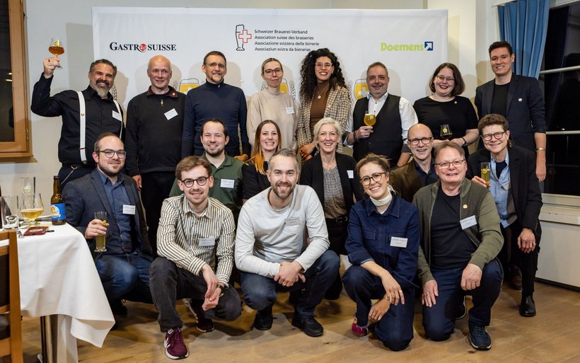 Gruppenbild von allen neune Bier-Sommerliers