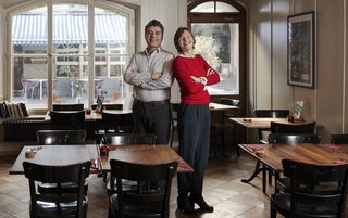 Führen die «Spanische Weinhalle» mit Mut und neuen Ideen in die Zukunft: Corinna und Hoshank Hirrle.