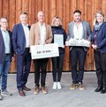 Die «Swiss Mountain Award»-Jury und die Gewinner: Marco Zgraggen, CEO Sisag AG, Hans Wicki, Präsident Seilbahnen Schweiz, Markus Hasler, CEO Zermatt Bergbahnen AG, Patricia Huber, Leiterin Marketing & Verkauf Zermatt Bergbahnen AG, Fabian Imboden, Technischer Leiter Zermatt Bergbahnen AG, Monika Bandi Tanner, Jury-Präsidentin (v.l.)
