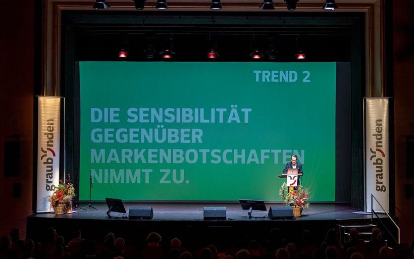 Dominique von Matt erklärt in seinem Referat Strategien für eine erfolgreiche Kommunikation.