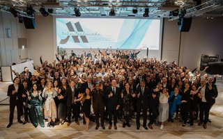 Gruppenbild mit 103 Nachwuchstalenten von Marriott