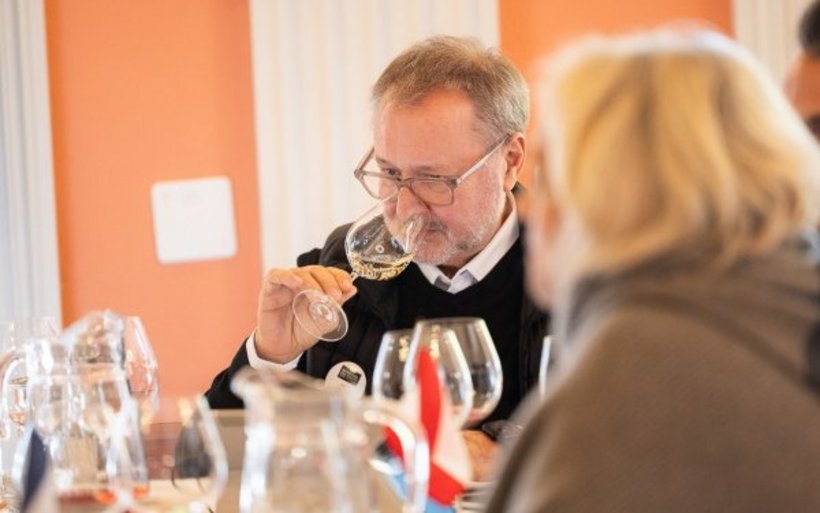 L'acte de déguster au Mondial des Pinots