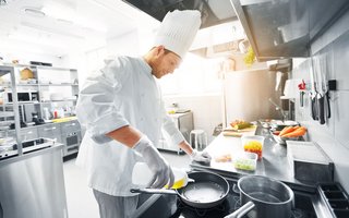 Effiziente Kochfelder verbrauchen deutlich weniger Strom als konventionelle Platten.