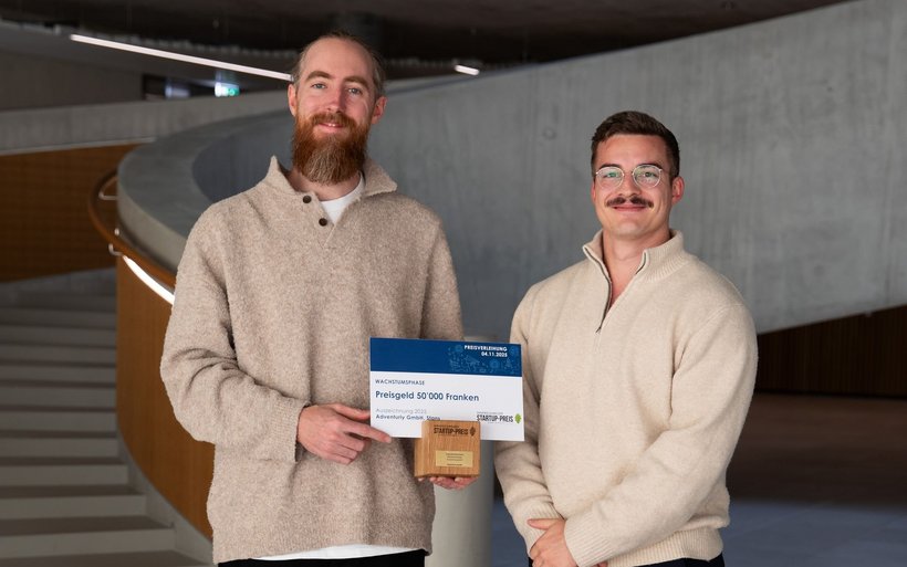 Die Adventurly-Gründer Nico Berghöfer und Josua von Reding nach der Verleihung des Innerschweizer Start-up-Preises 2025 in Emmenbrücke.