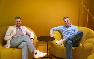 Daniel Zelling, Gründer und CEO von Opensmjle,  und Michael Mitterhofer, CEO von Reguest (v.l.) 