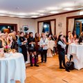 Besucherinnen und Besucher der Roadshow der Althoff Hotels in Zürich