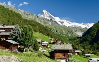 Der Durchschnittspreis für ein Chalet mit vier Schlafzimmern nahm in 23 untersuchten Märkten zwischen Mitte 2021 und Mitte 2022 um 5,8 Prozent zu.