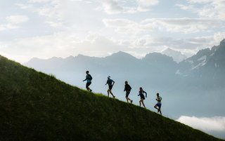 Frühling, Sommer und Herbst – Trailrunner auf dem Weg zur Tschentenalp ob Adelboden.