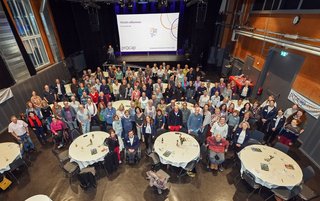 Rund 100 Freiwillige, Spenderinnen und Spender sowie das Procap-Team kamen anlässlich des 30-Jahre-Jubiläums zusammen.