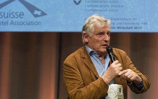 Leonard Gianadda recevant son Milesonte.