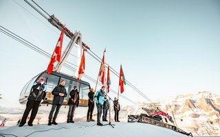 Saisonstart und Einweihung der neuen Gondeln der Torrent-Bahnen auf der Bergstation..