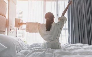 Reisende Gen Z Hotel