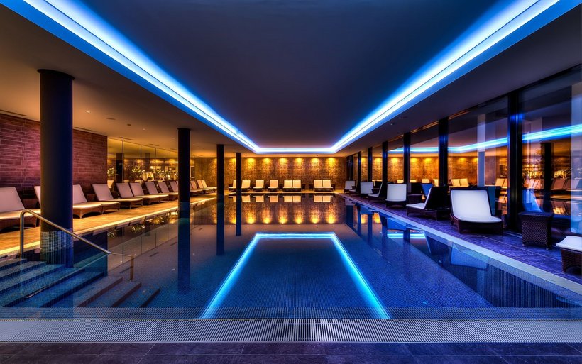 Der Pool des Wellnesshotel Golf Panorama