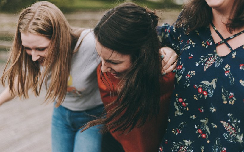 Symbolbild glückliche Jugendliche