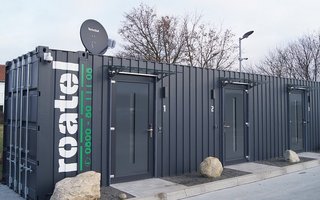 Roatel: Mini-Hotelzimmer in Schiffscontainer