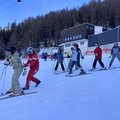 jeunes skieurs de Singapour sur les pistes de Saas Fee 