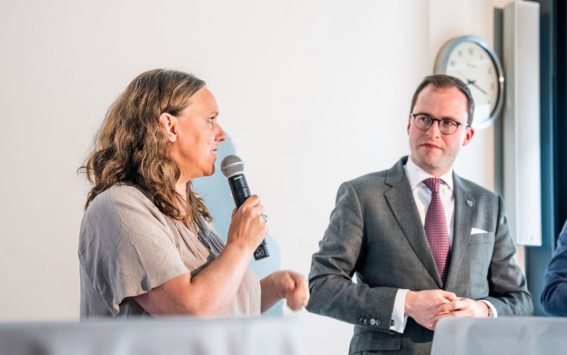 Janicke Hansen, CEO von Syde, und Thomas Goval, General Manager der Bürgenstock Hotels  & Resort, 