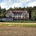 Hotel mit Landwirtschaftsfläche
