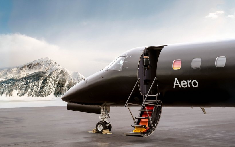 flugzeug auf piste vorberg