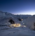 Andermatt Ursern Tal im Winter bei Dämmerung