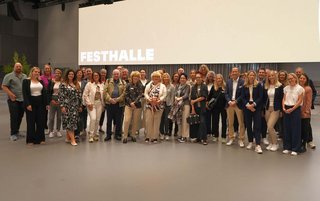 Gruppenfoto mit allen Teilnehmenden