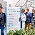 Enge Zusammenarbeit im Prättigau/Davos Lab für neue Lösungsansätze fürs Bergggebiet: Melanie Tamborini und Dominik Knaus (Leitende Prättigau/Davos Lab, FH Graubünden), Valérie Favre Accola (Leiterin Regionalentwicklung Region Prättigau/Davos), Jürg Kessler (Rektor FH Graubünden), Ulrike Zika (Leiterin Departement Entwicklung im alpinen Raum, FH Graubünden), Georg Fromm (Geschäftsführer Region Prättigau/Davos). (v.l.n.r.)