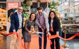 Banddurchschnitt im Restaurant Nexus: Philippe Ramseier, Stadtrat Baden, Franziska Kuhn, Leiterin Gemeinschaftsgastronomie Schweiz, Mark James, Executive Kuchenchef, sowie Karin Hüsler, Betriebsleiterin, alle SV Group. (v.l.)