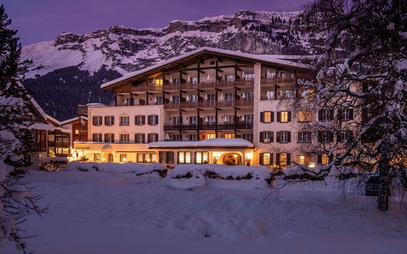 Hotel Adula von Aussen