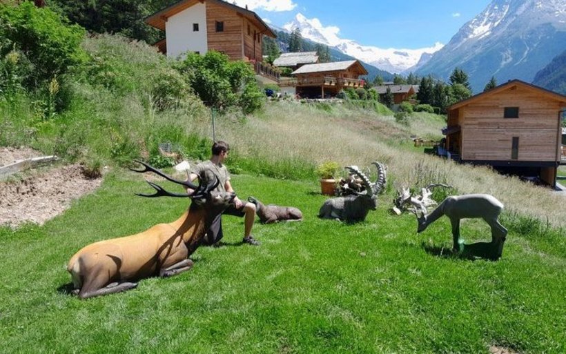 Des statues sur le sentier didactique de la chasse
