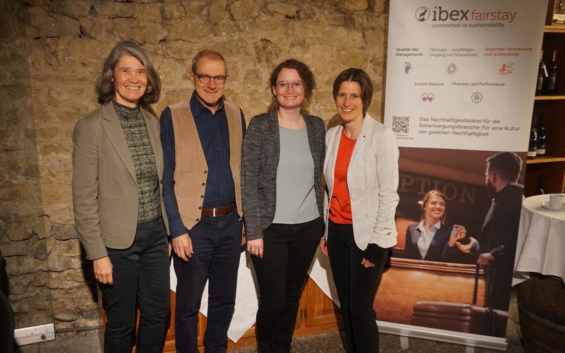 Anita Gschwind, Geschäftsführerin Ibex Fairstay Roland Zegg, Präsident Ibex Fairstay Eliana Derungs, Produktmarketing und Eventorganisation Ibex Fairstay, und Luzia Koller, Assistentin und stellvertretende Geschäftsführerin Ibex Fairstay (v.l.)