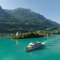 Schiff auf dem Brienzersee vor Iseltwald