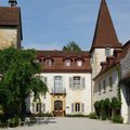 Das Schloss Münchenwiler soll künftig Wohnen, Kultur und einen reduzierten Hotelbetrieb vereinen.
