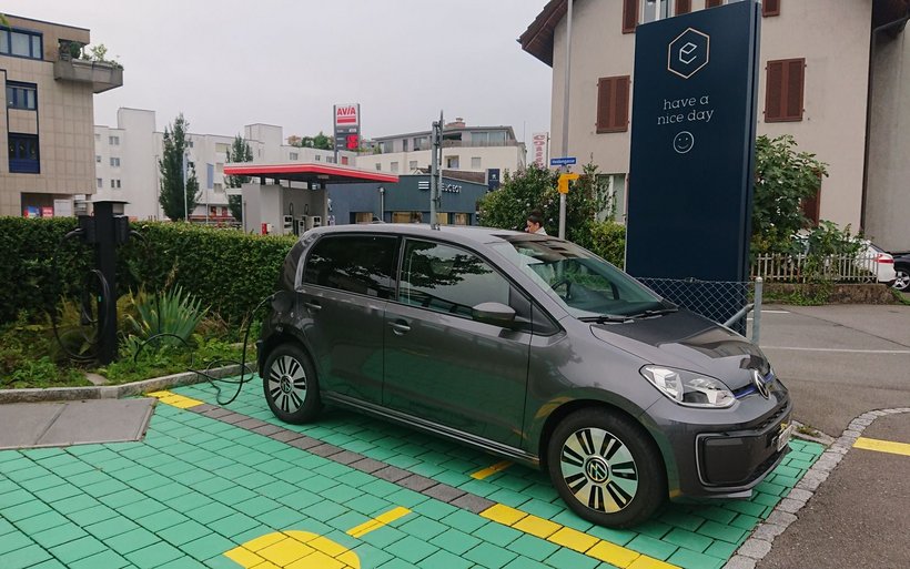 Eine einfache und professionelle Ladestation für Elektroautos lässt sich auch für kleine Hotels kostengünstig realisieren.