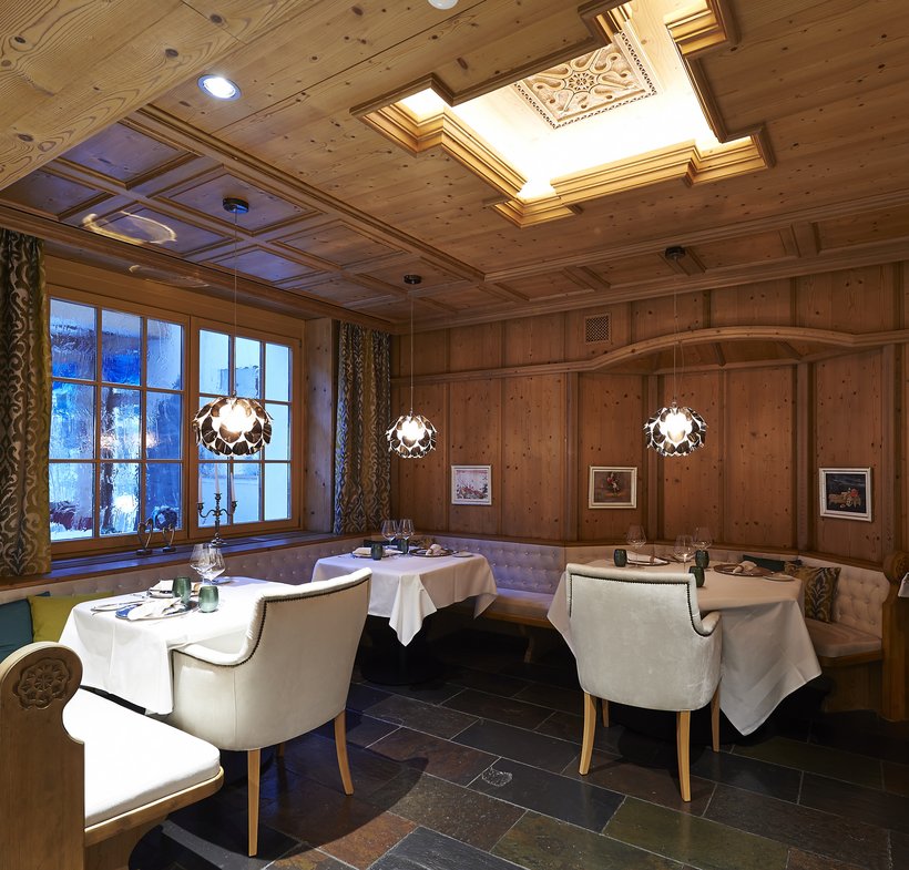 Fine-Dining-Restaurant 7050