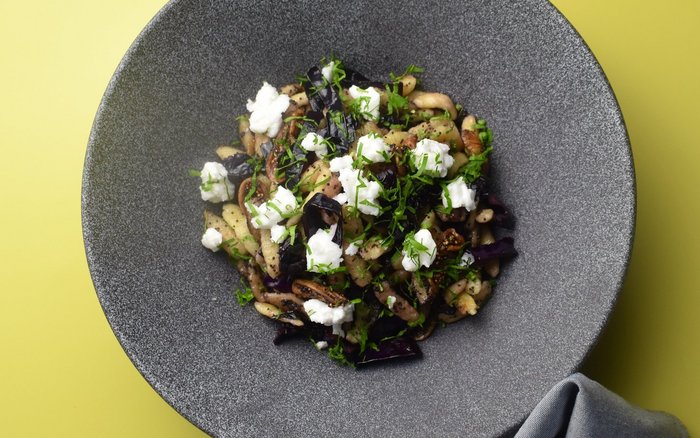 Mohnspätzli mit Rotkraut