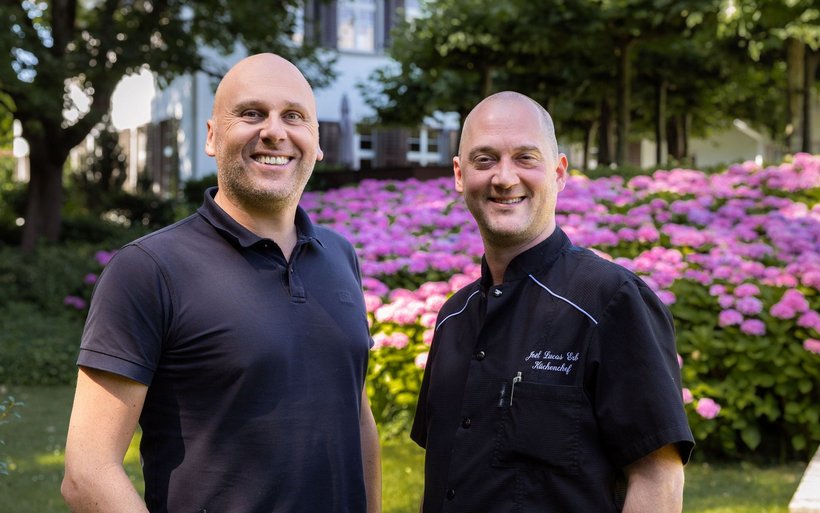 Marco Weishaupt (l.), Verwaltungsrat der B_Smart Selection, mit Joël Erb, einem der beiden neuen Gastgeber des Restaurant Paul’s in Widnau.