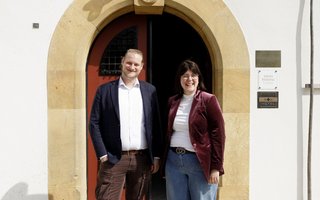 Simon Klarer leitet als Geschäftsführer den traditionsreichen Betrieb, während Vivien Loch für den Eventbereich zuständig ist.