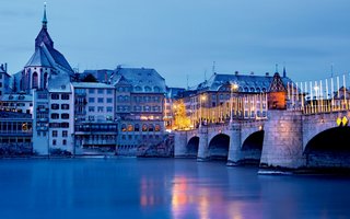 Symbolbild Basel Rhein