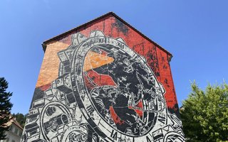 un graffiti sur une maison